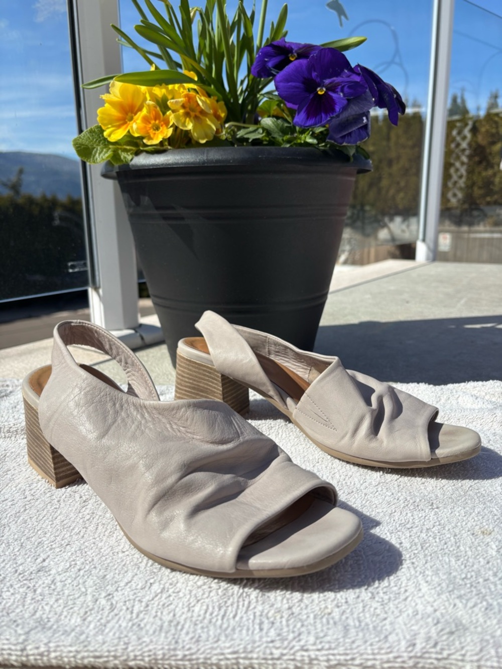 Bueno, Ryder heeled open toe sling back. Size 41